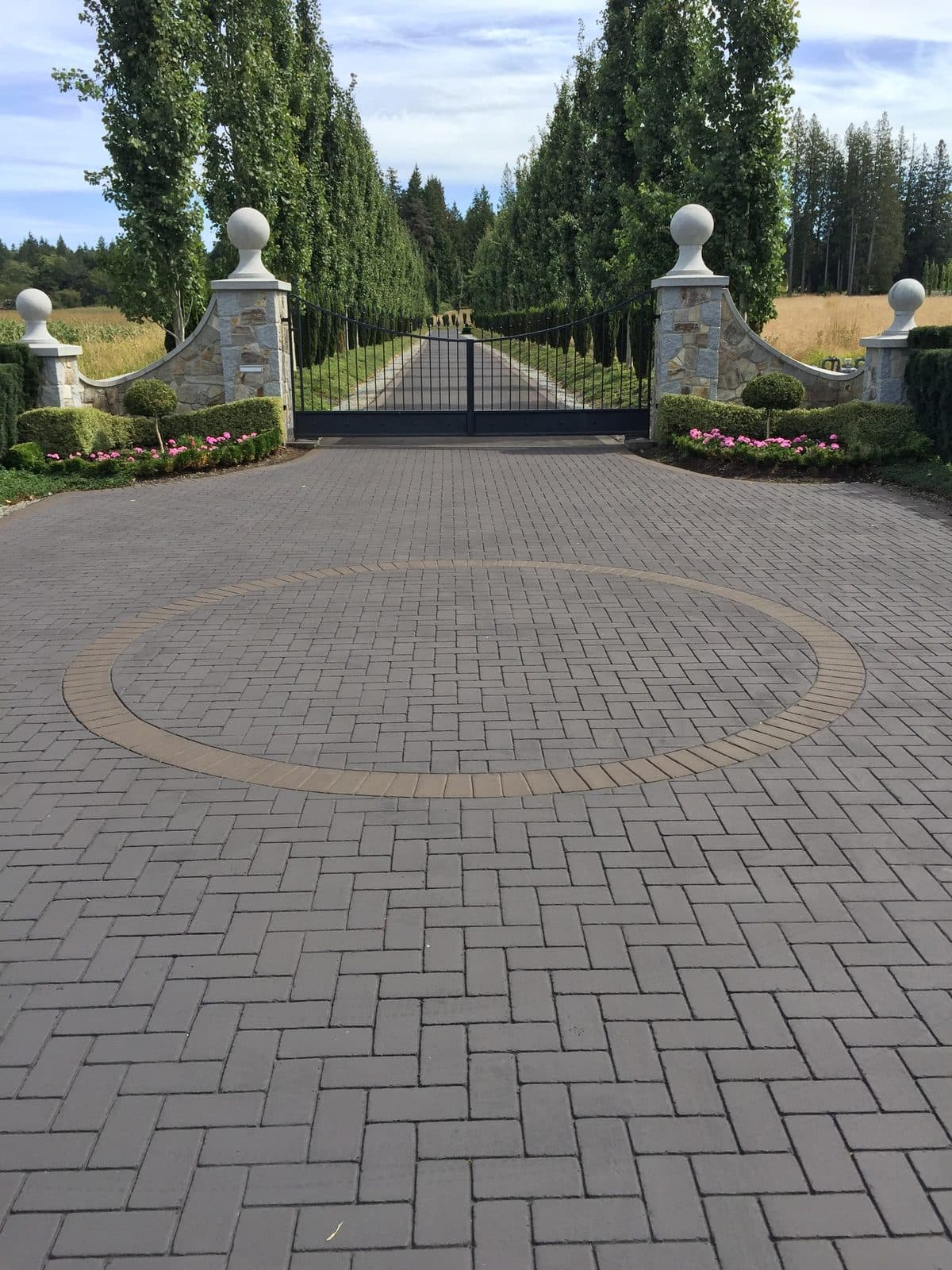 Residential Driveways surface systems by HUB — Canadian installation — installation photo 5